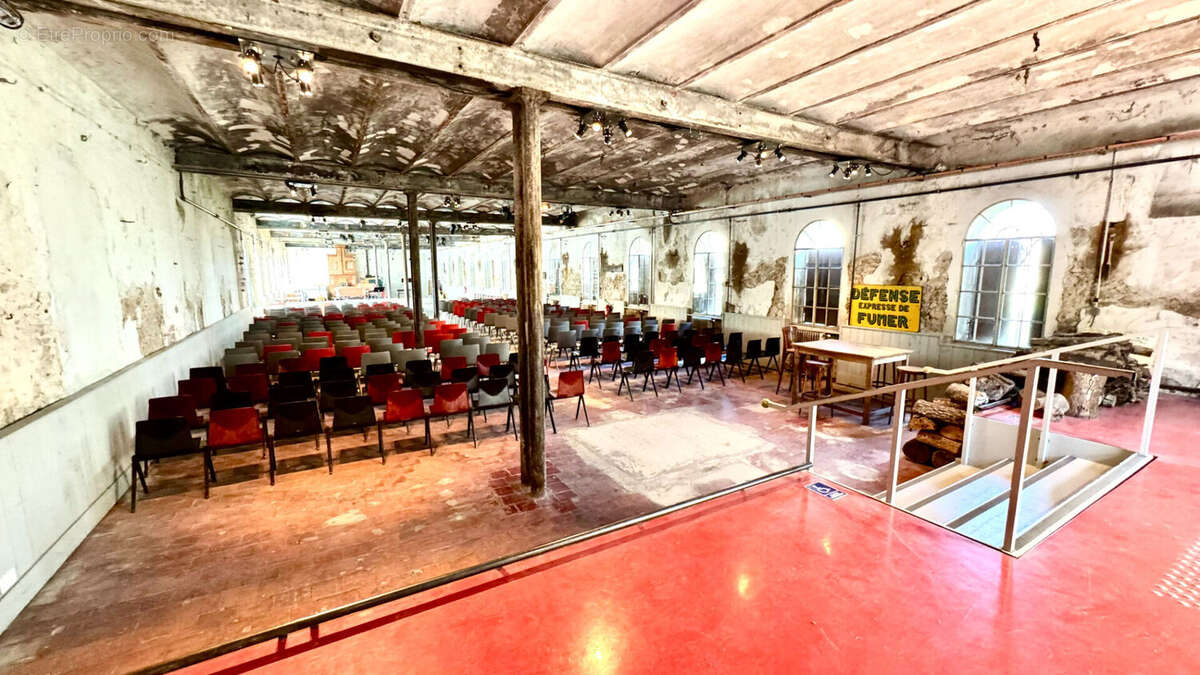 Maison à ENTRAIGUES-SUR-LA-SORGUE