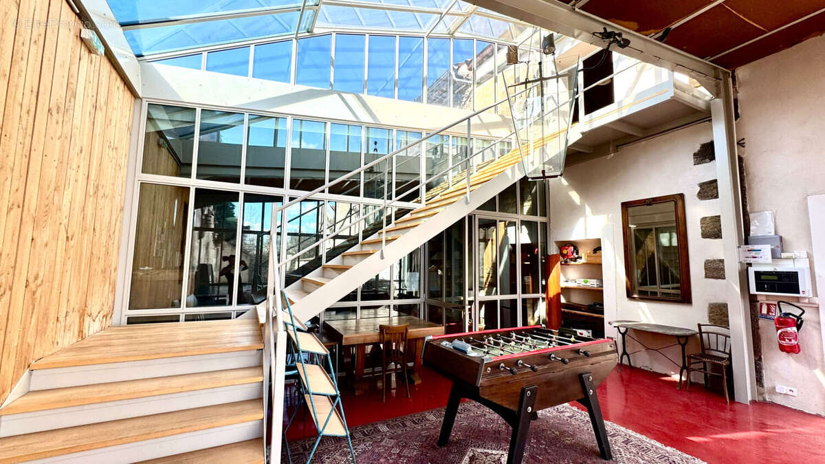 Maison à ENTRAIGUES-SUR-LA-SORGUE