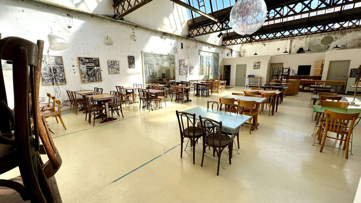 Maison à ENTRAIGUES-SUR-LA-SORGUE