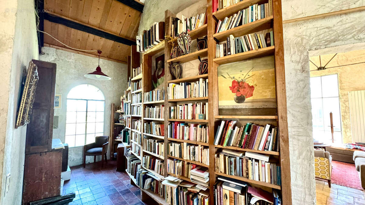 Maison à ENTRAIGUES-SUR-LA-SORGUE