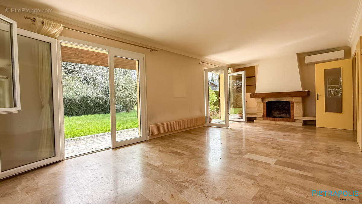 Maison à SAINTE-FOY-LES-LYON