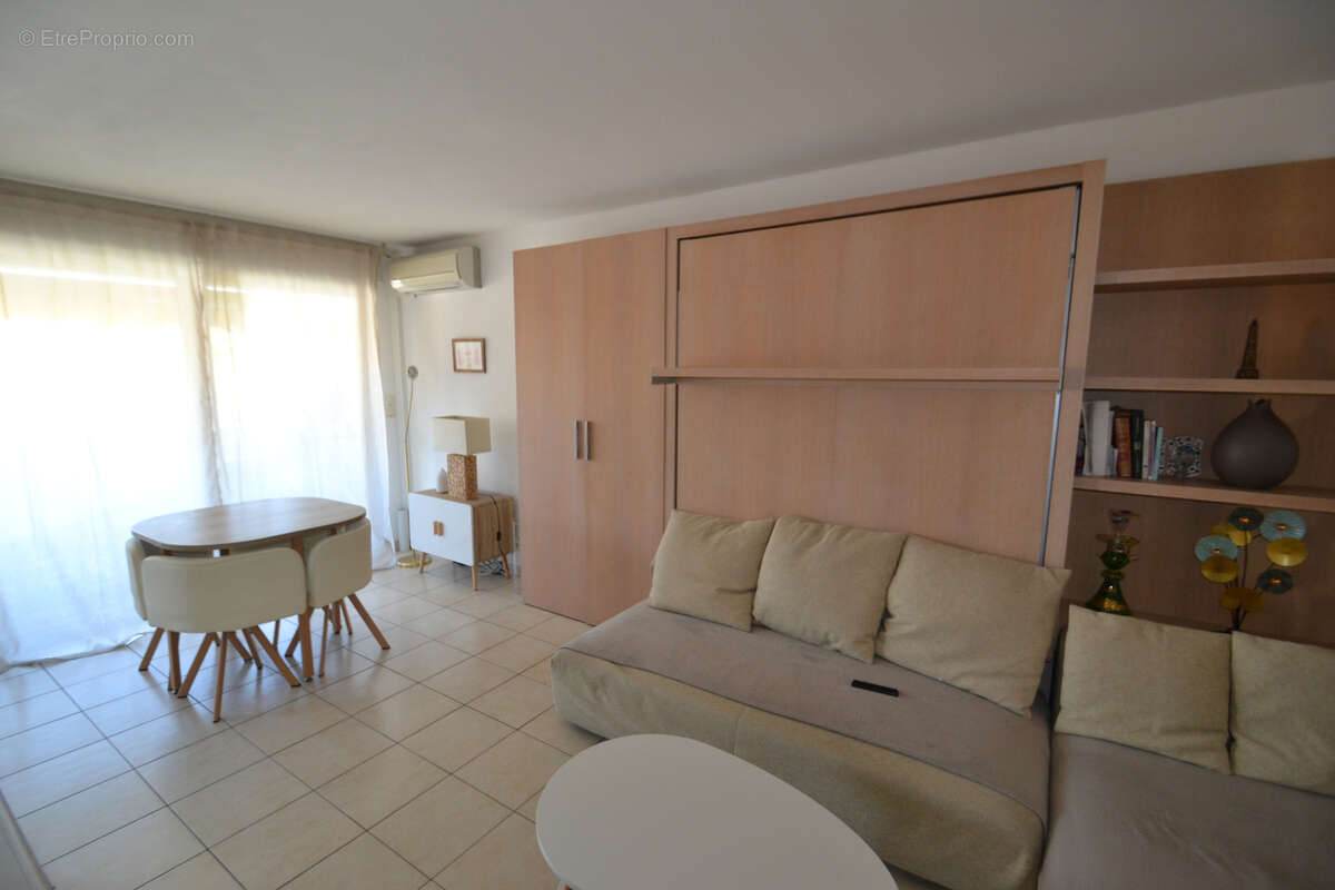 Appartement à VALLAURIS