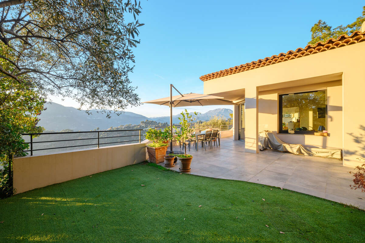 Maison à CASTAGNIERS