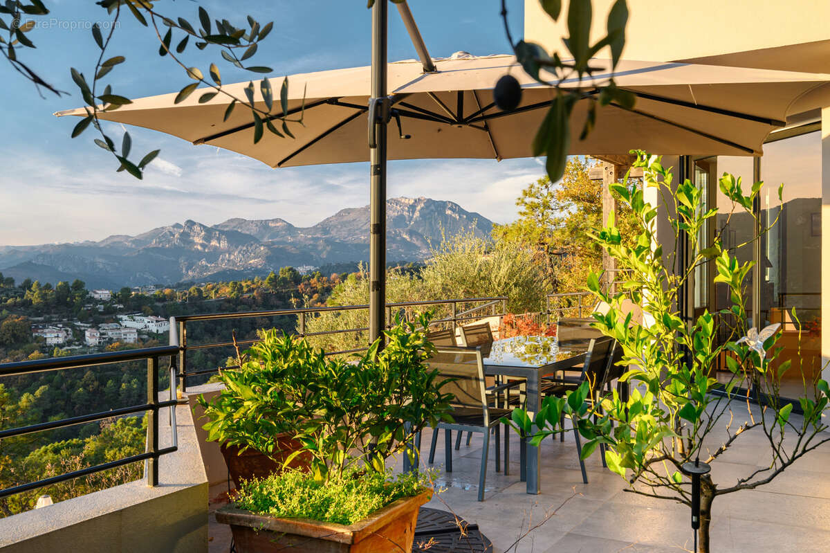 Maison à CASTAGNIERS