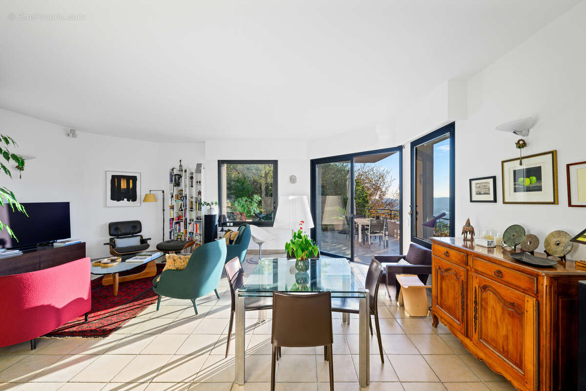 Maison à CASTAGNIERS