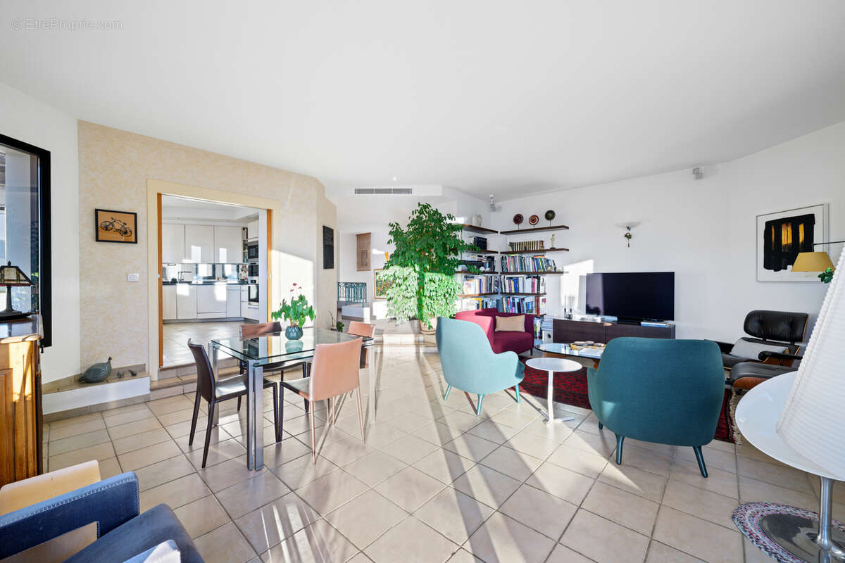 Maison à CASTAGNIERS