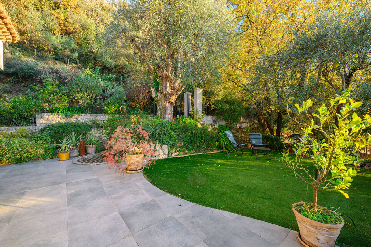 Maison à CASTAGNIERS