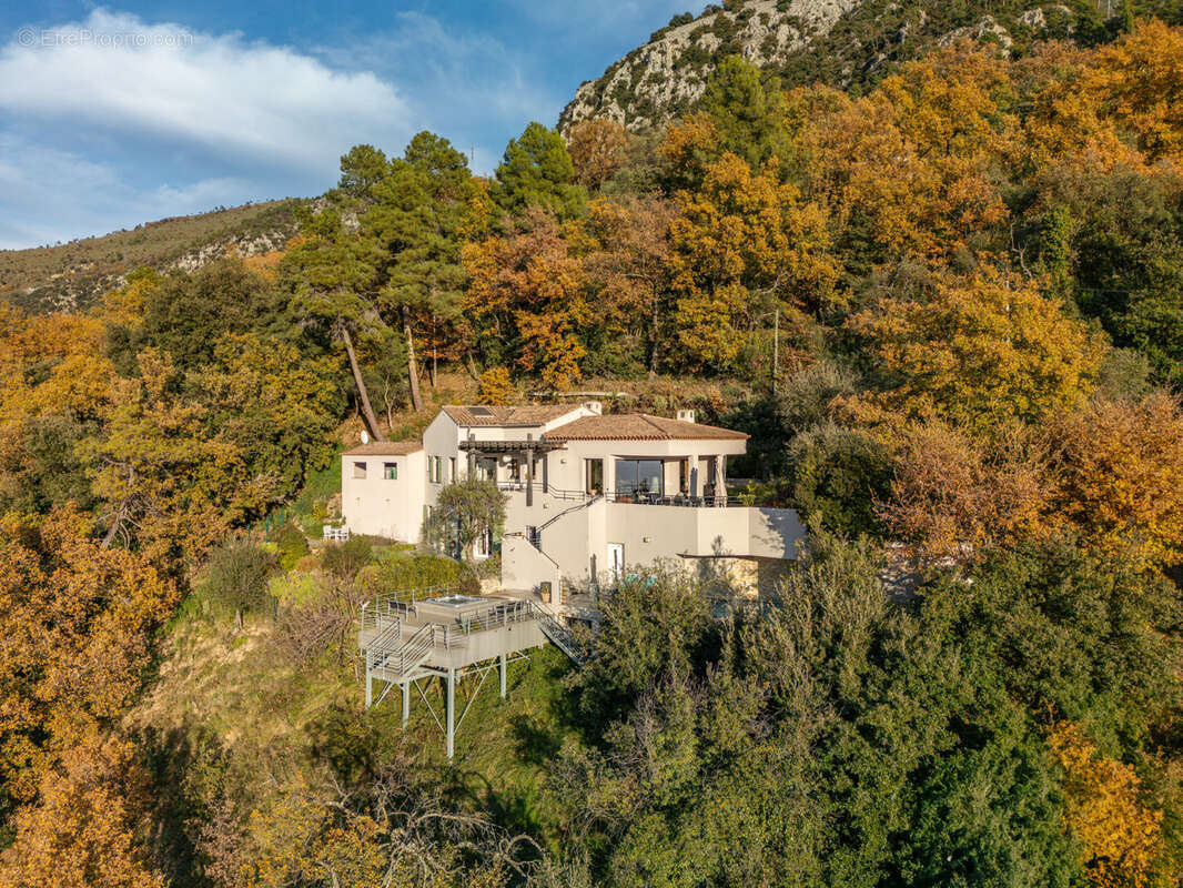 Maison à CASTAGNIERS