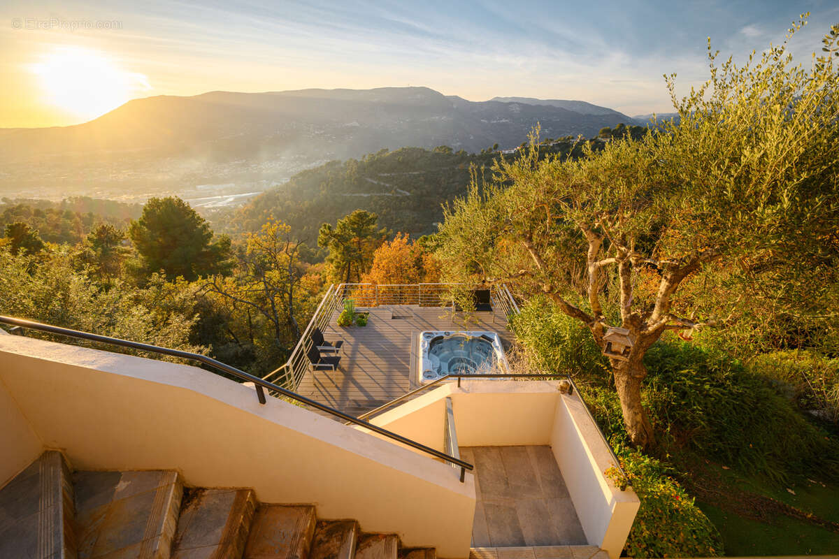 Maison à CASTAGNIERS