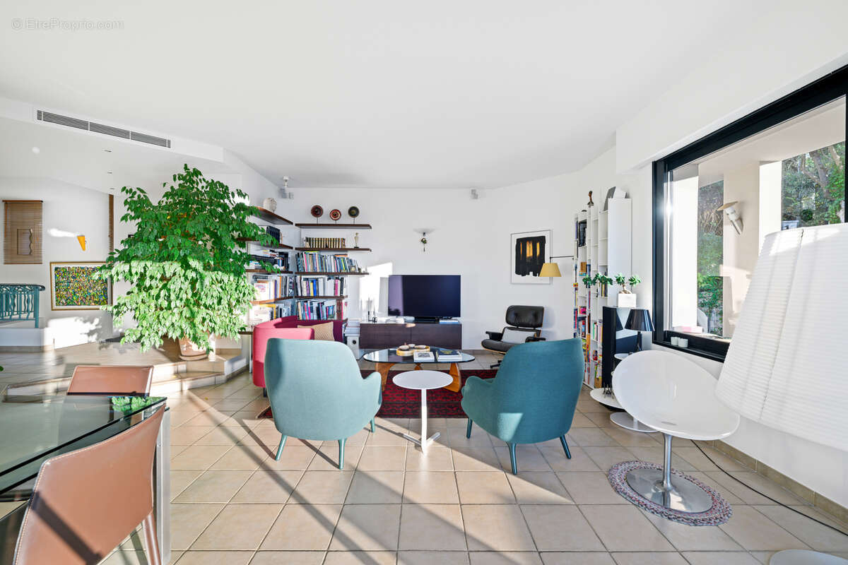 Maison à CASTAGNIERS