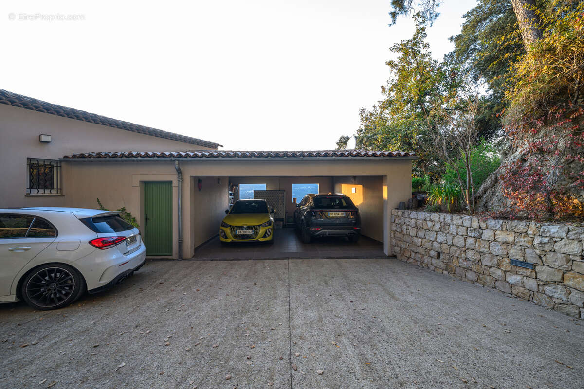 Maison à CASTAGNIERS