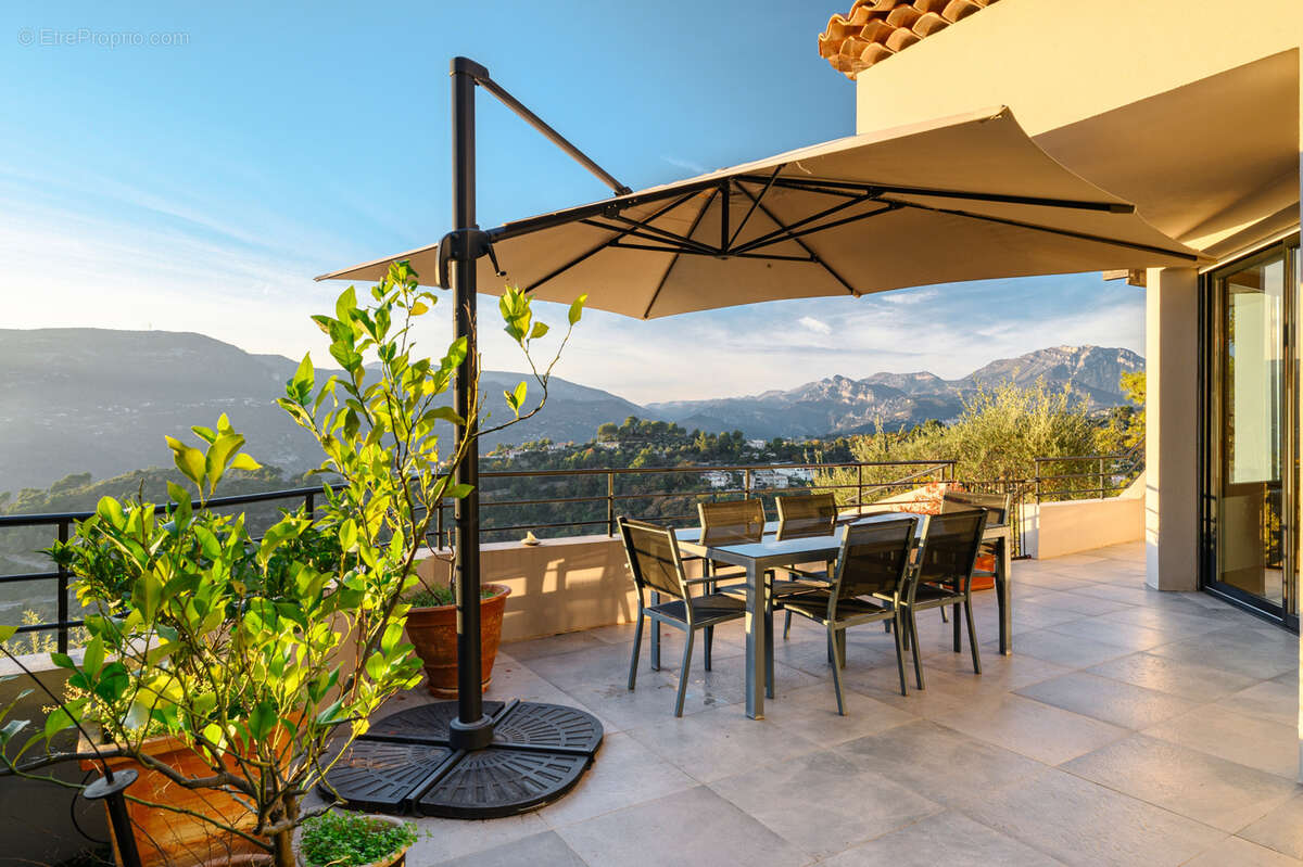 Maison à CASTAGNIERS