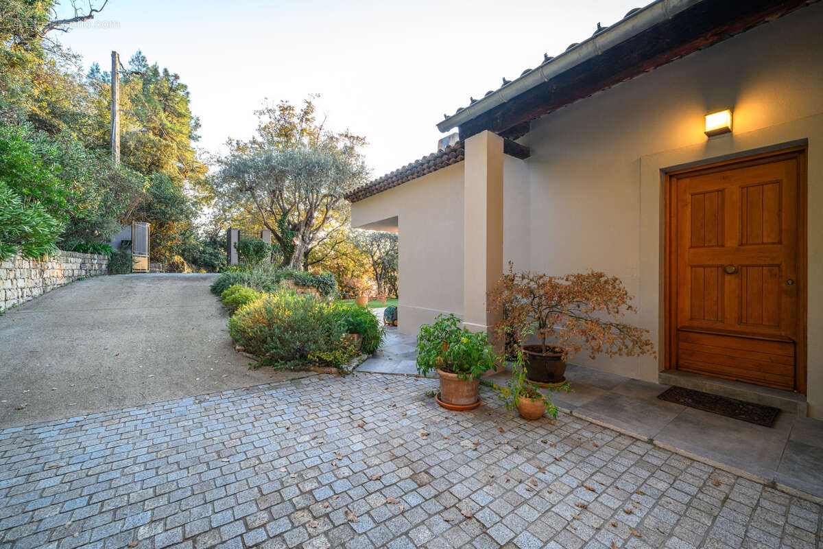 Maison à CASTAGNIERS