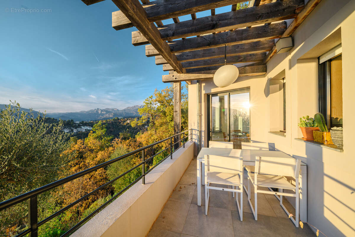 Maison à CASTAGNIERS