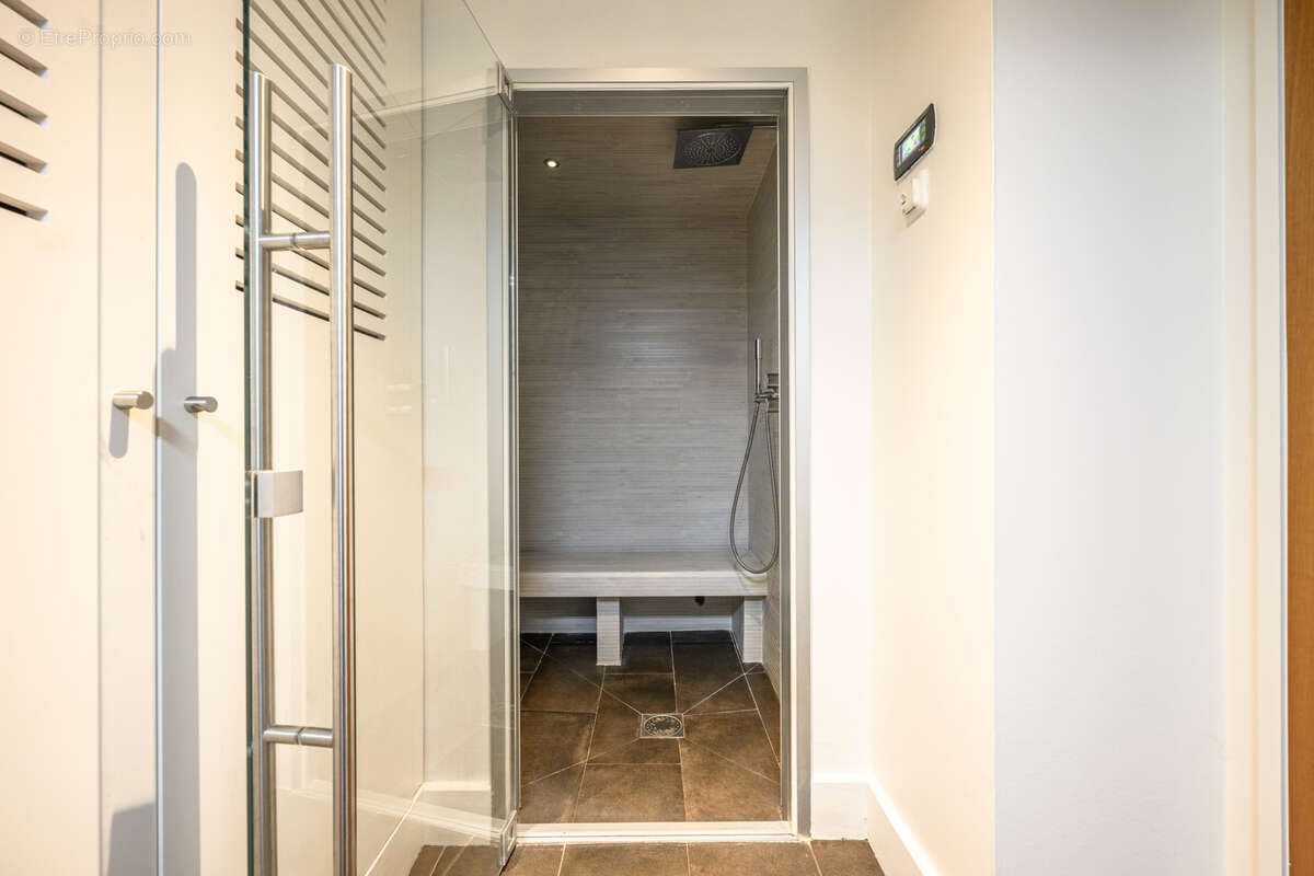 Maison à CASTAGNIERS