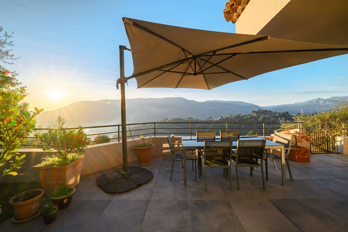 Maison à CASTAGNIERS