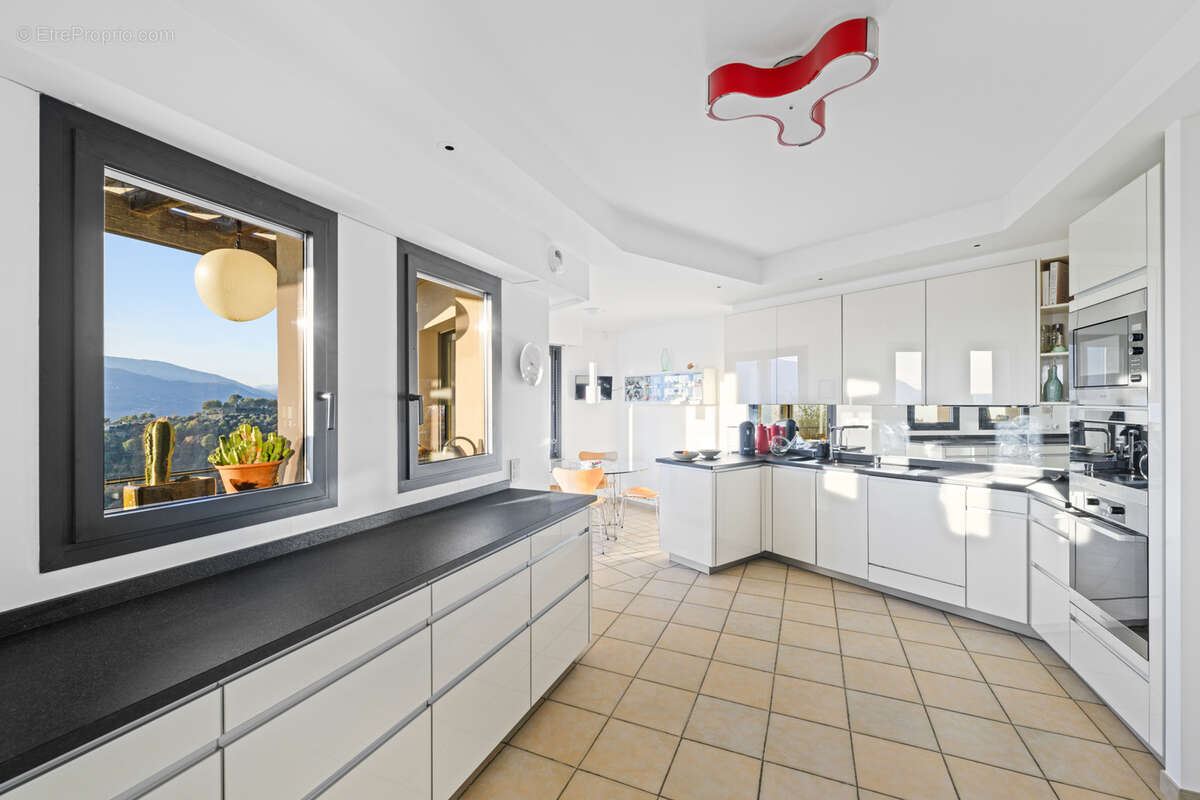 Maison à CASTAGNIERS