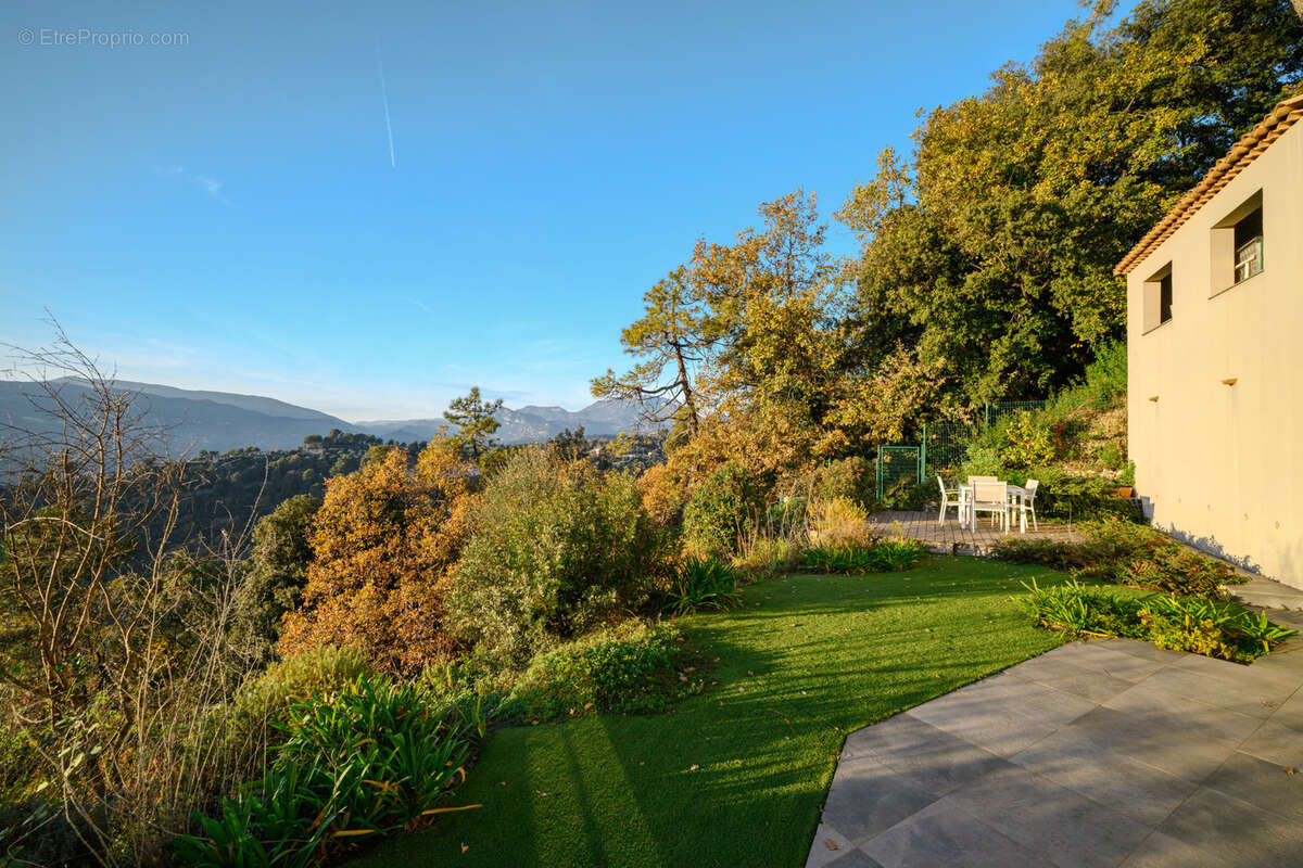 Maison à CASTAGNIERS