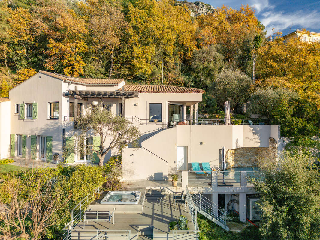 Maison à CASTAGNIERS