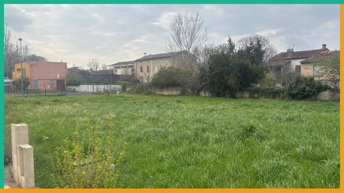 Terrain à LABRUGUIERE