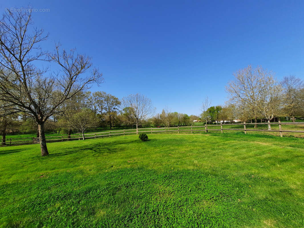 Maison à MOUTIERS-SUR-LE-LAY