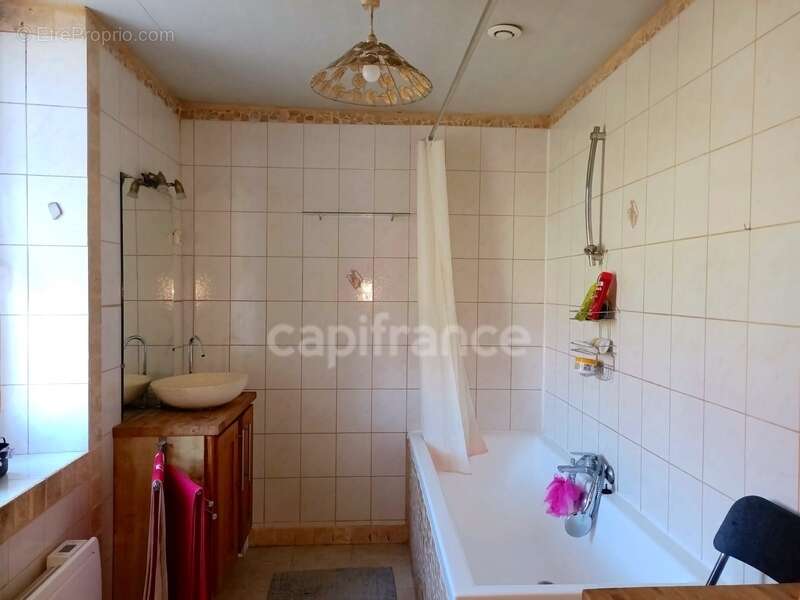 Maison à LES BORDES