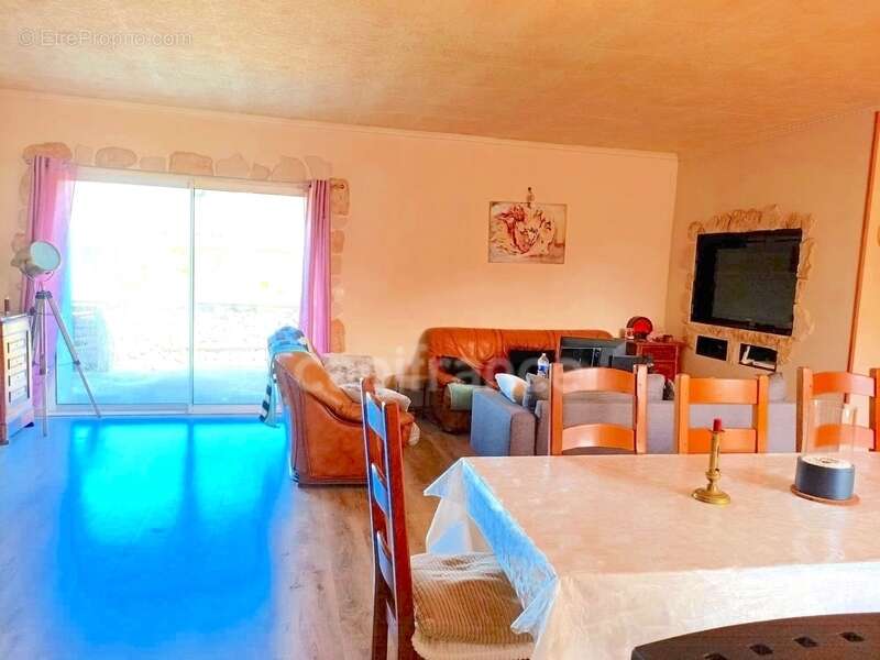 Maison à LES BORDES