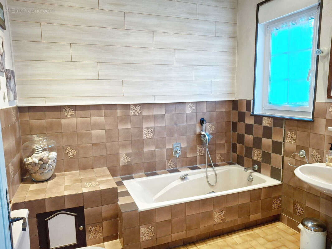 Maison à ONET-LE-CHATEAU