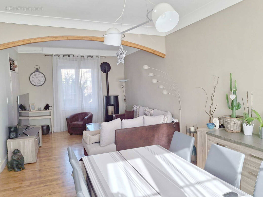 Maison à ONET-LE-CHATEAU