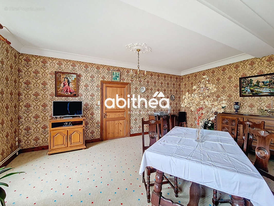 Maison à JARNAC-CHAMPAGNE