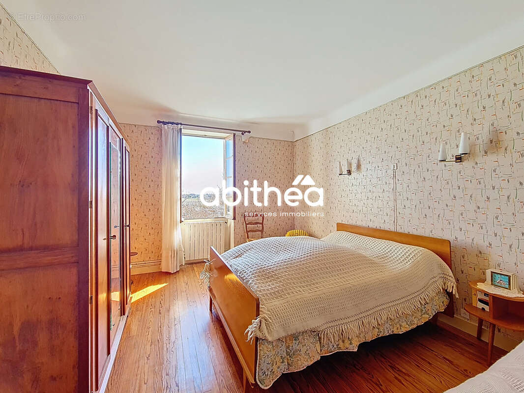 Maison à JARNAC-CHAMPAGNE