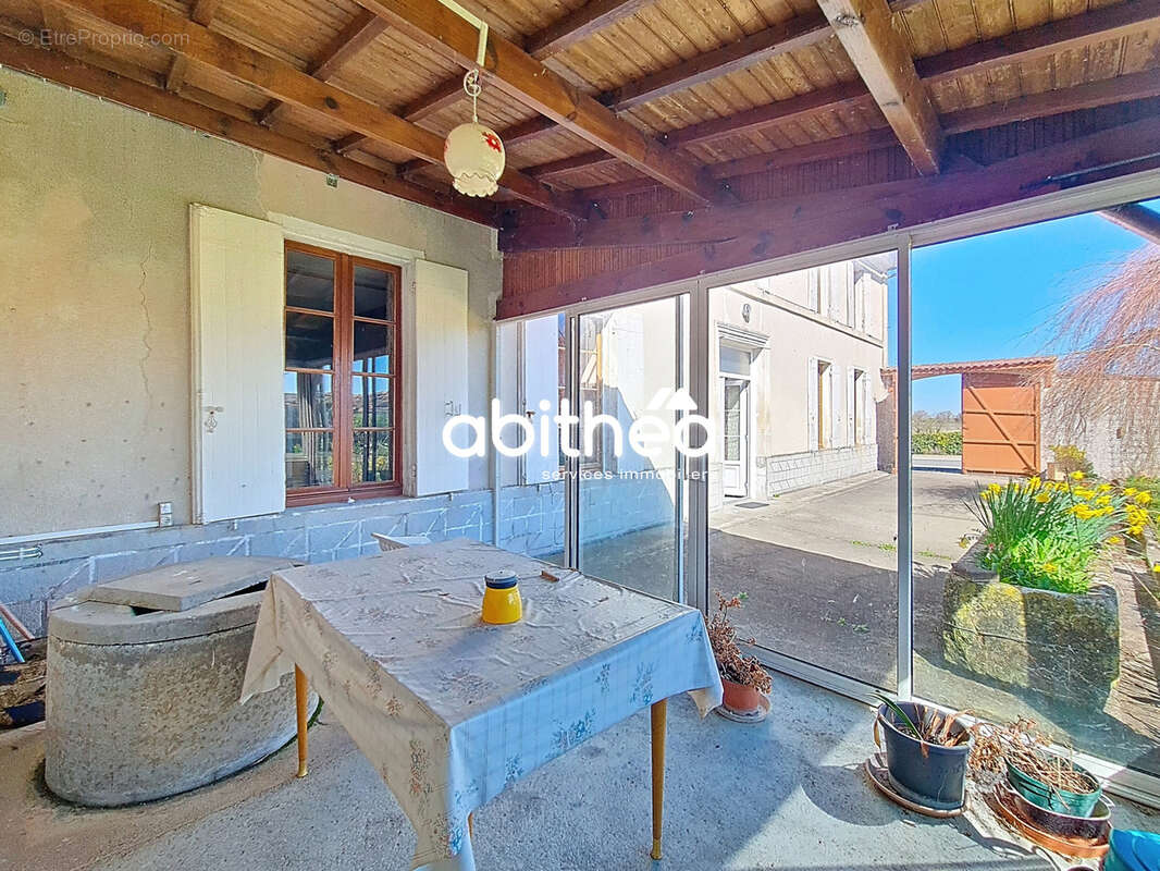 Maison à JARNAC-CHAMPAGNE