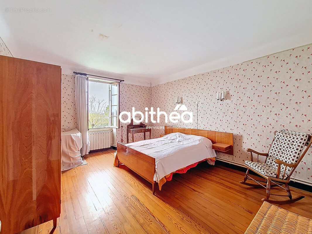 Maison à JARNAC-CHAMPAGNE