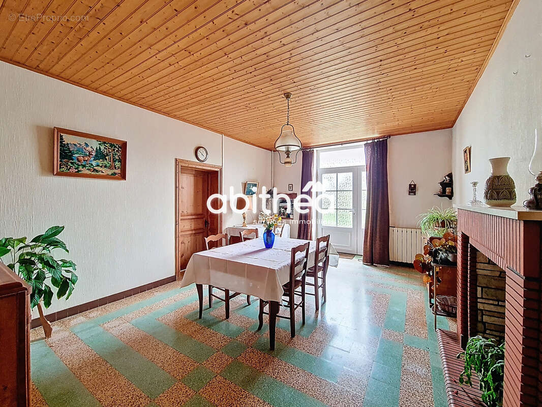 Maison à JARNAC-CHAMPAGNE