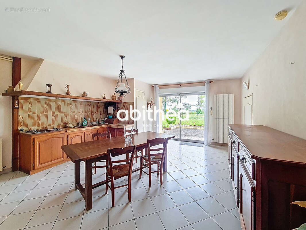 Maison à JARNAC-CHAMPAGNE