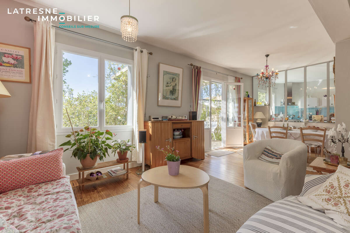 Maison à CAMBLANES-ET-MEYNAC