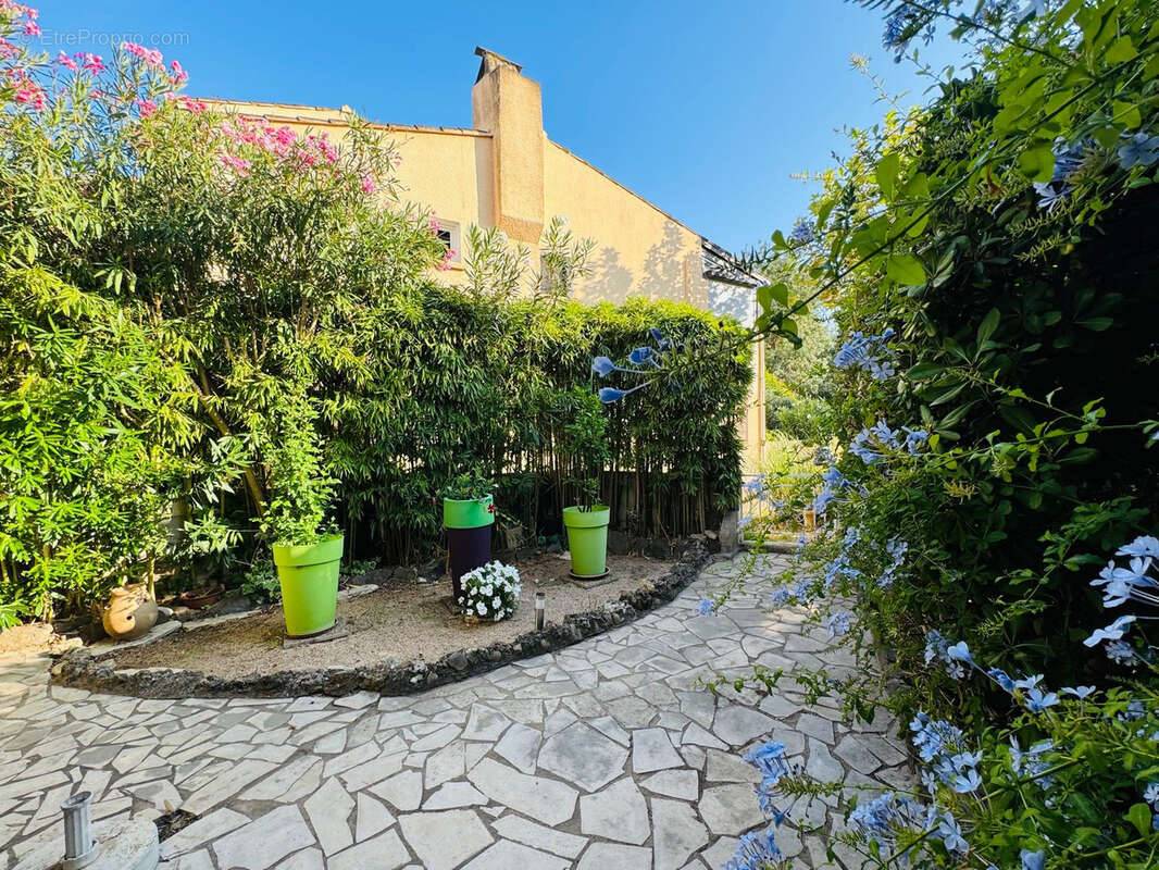 Appartement à COGOLIN