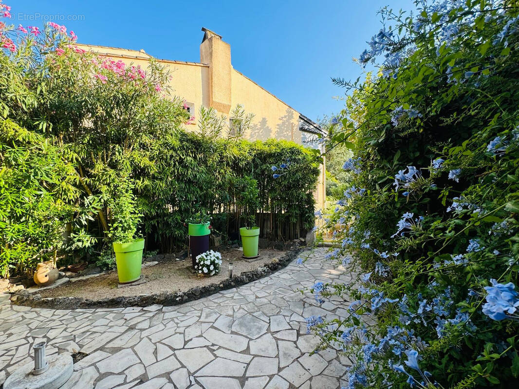 Appartement à COGOLIN