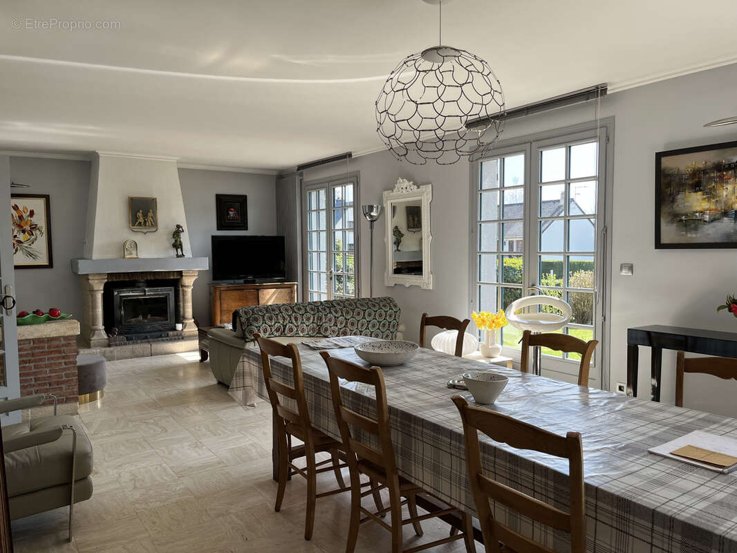 Maison à ANGERVILLE-LA-MARTEL