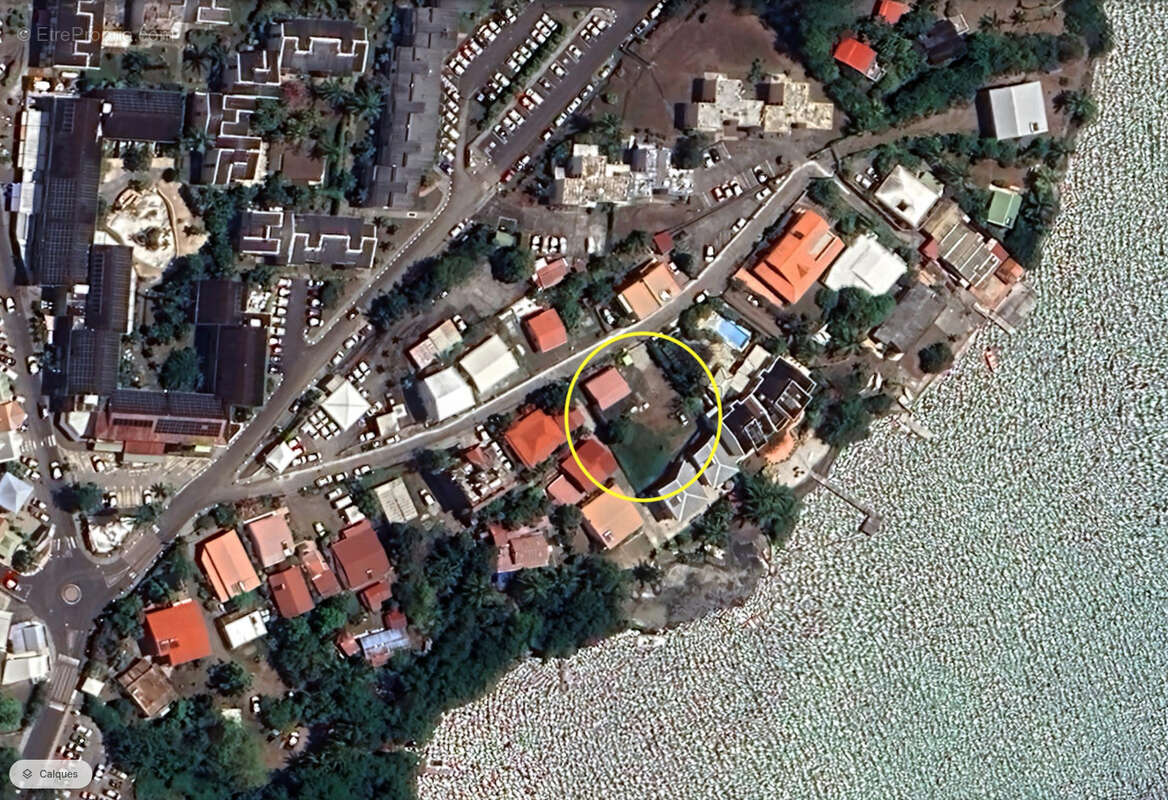 Terrain à LES TROIS-ILETS