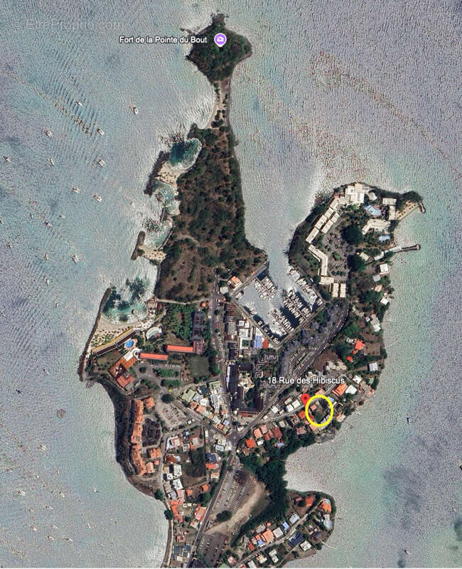 Terrain à LES TROIS-ILETS