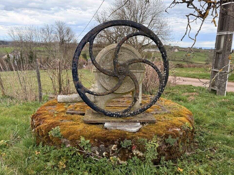 Maison à BARD-LE-REGULIER