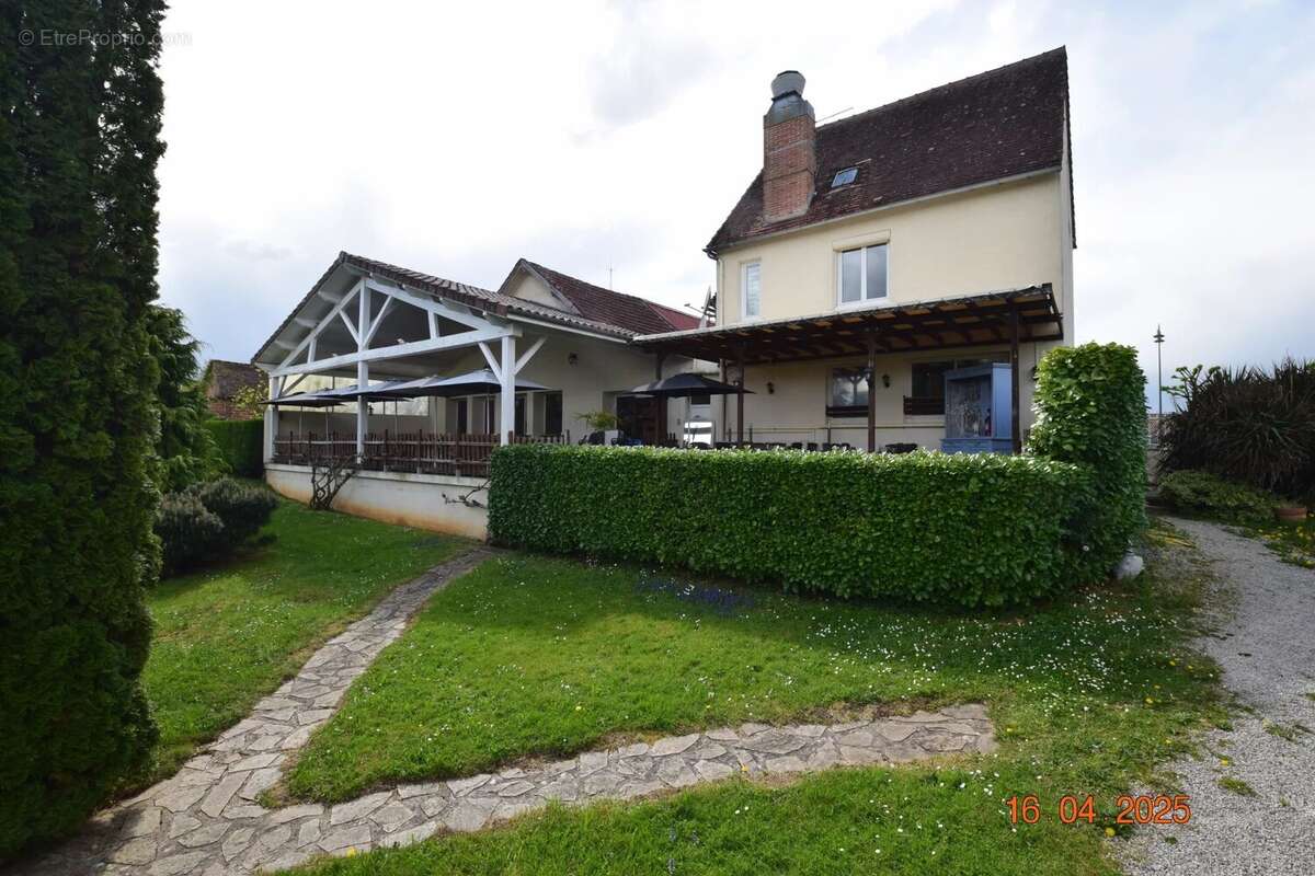 Commerce à LA COQUILLE