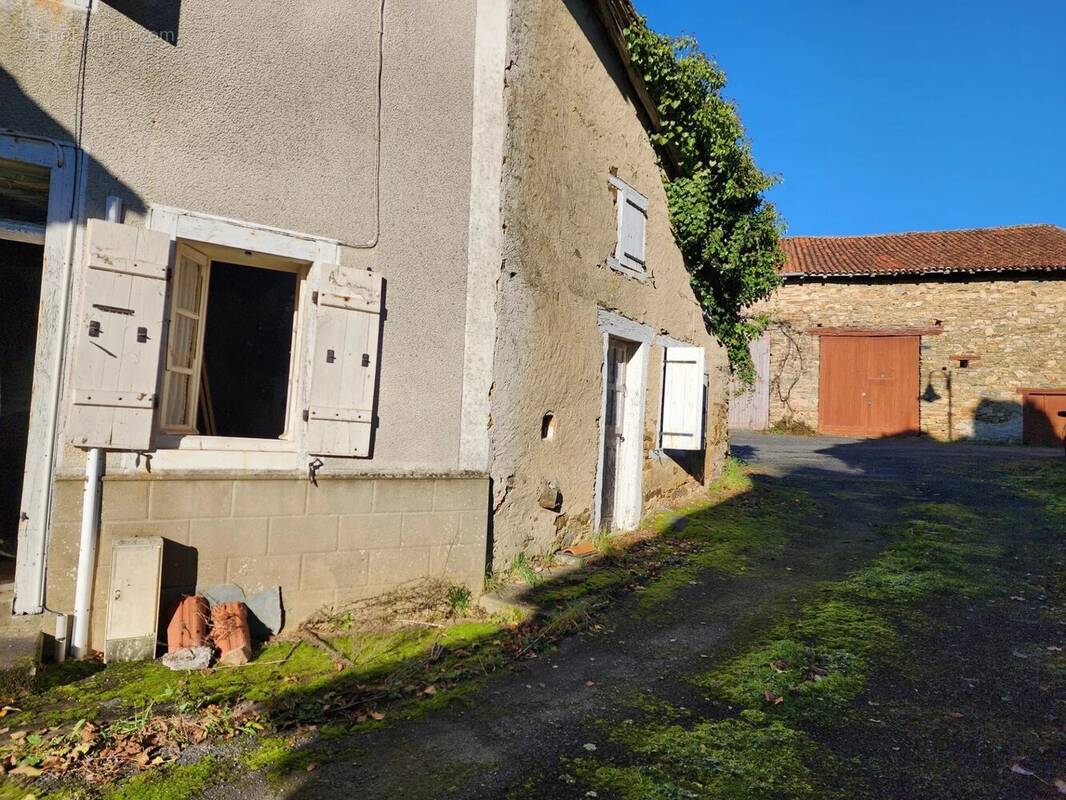 Appartement à CHAMPAGNAC-LA-RIVIERE