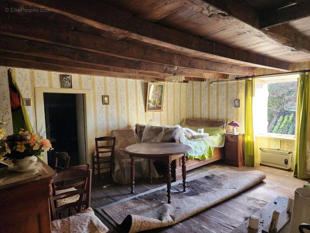 Appartement à CHAMPAGNAC-LA-RIVIERE