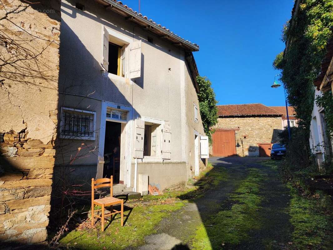 Appartement à CHAMPAGNAC-LA-RIVIERE
