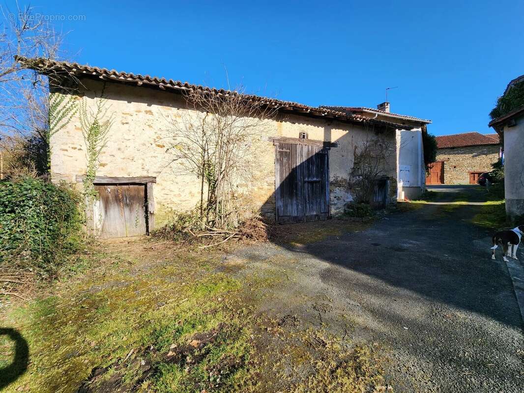 Appartement à CHAMPAGNAC-LA-RIVIERE