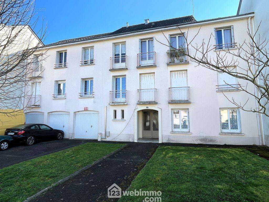 Dans un immeuble de 5 appartements près du collège. - Appartement à RICHELIEU