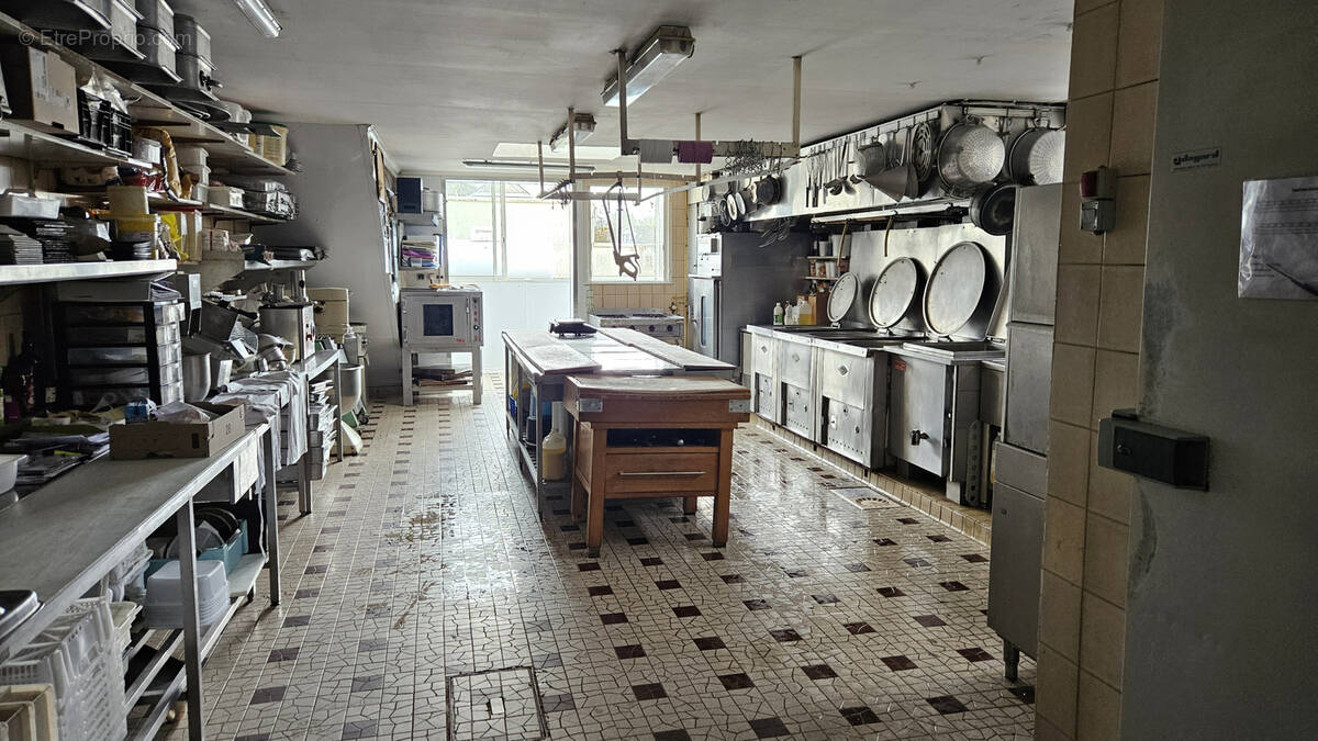 Commerce à LA BAZOCHE-GOUET