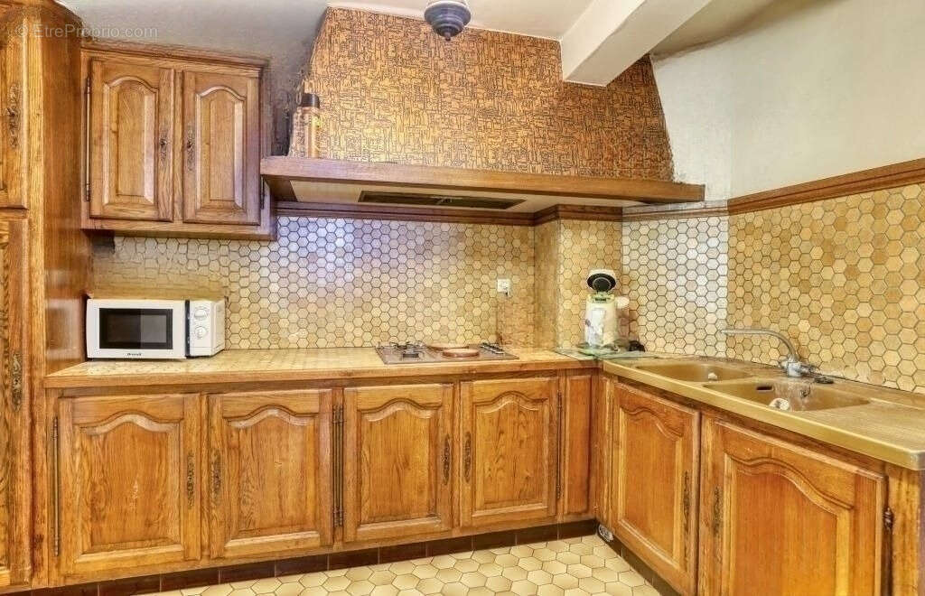 Commerce à LA BAZOCHE-GOUET